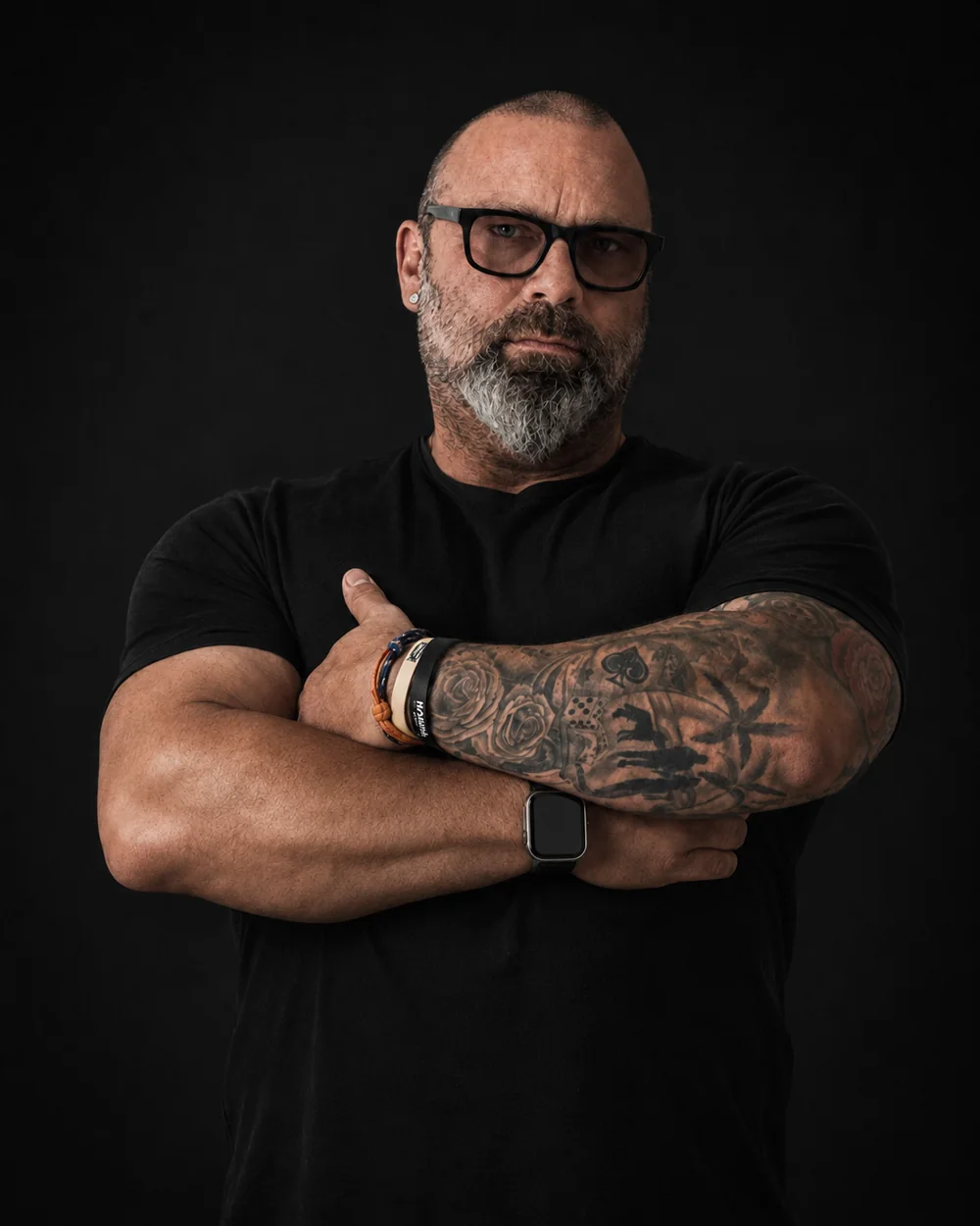 Marcus Kenfenheuer mit verschränkten Armen